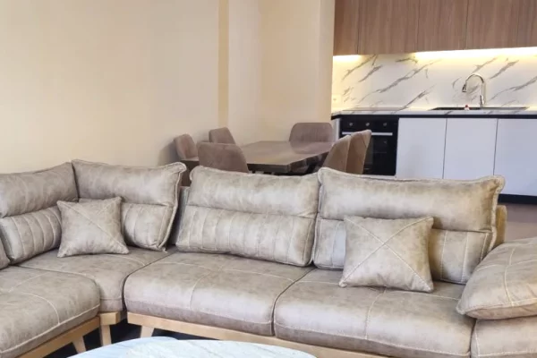 Shtepi me qera Apartament ne Tirane, 2+1, Mobilimi E mobiluar, Pagesa 1,200  Euro.