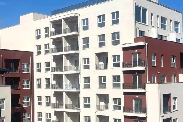 Shtepi ne shitje Apartament ne Tirane, 2+1, Mobilimi Bosh, pa mobiluar, Pagesa 179,600  Euro.