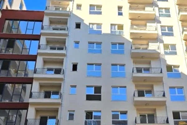 Shtepi ne shitje Apartament ne Tirane, 2+1, Mobilimi Bosh, pa mobiluar, Pagesa 179,600  Euro.