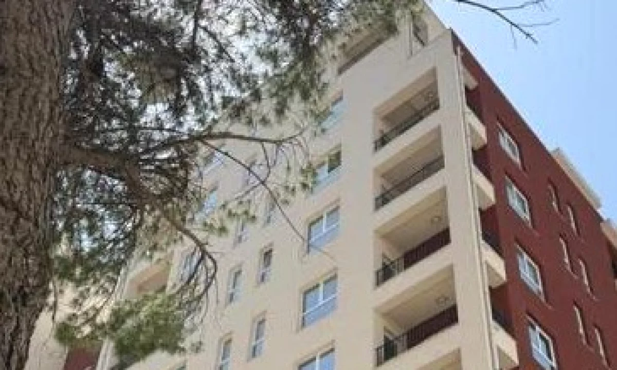Shtepi ne shitje Apartament ne Tirane, 2+1, Mobilimi Bosh, pa mobiluar, Pagesa 179,600  Euro.