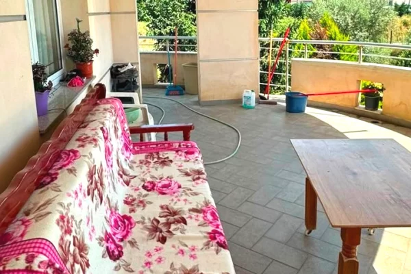 Shtepi ne shitje Vila Luksoze ne Tirane, 2+1, Mobilimi E mobiluar, Pagesa 230,000  Euro.