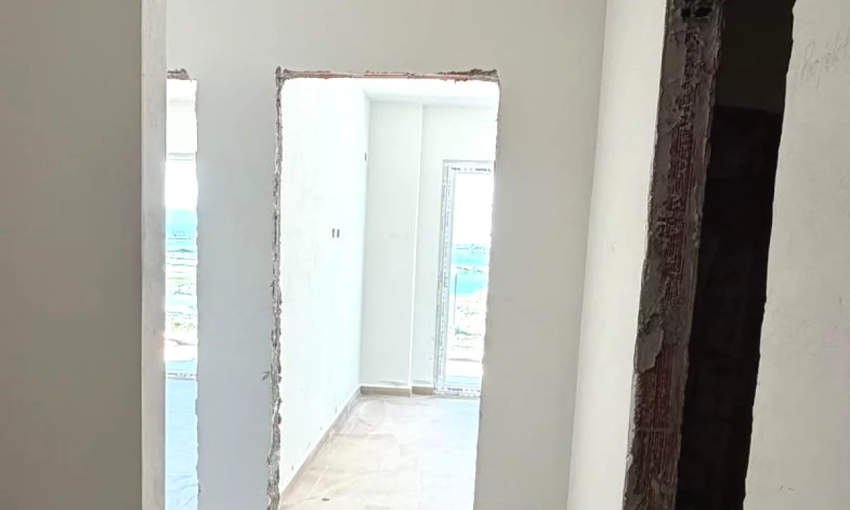 Shtepi ne shitje Apartament ne Lezhe, 2+1, Mobilimi Bosh, pa mobiluar, Pagesa 117,500  Euro.