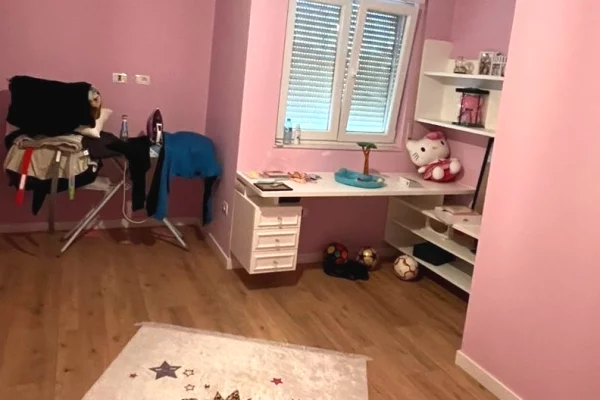 Shtepi ne shitje Apartament ne Tirane, 2+1, Mobilimi E mobiluar, Pagesa 27,500,000  Leke.