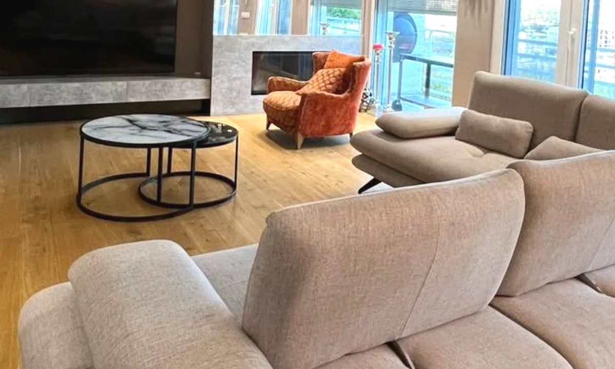 Shtepi me qera Duplex(shtepi me 2 kate) ne Tirane, 3+1, Mobilimi E mobiluar, Pagesa 2,000  Euro.