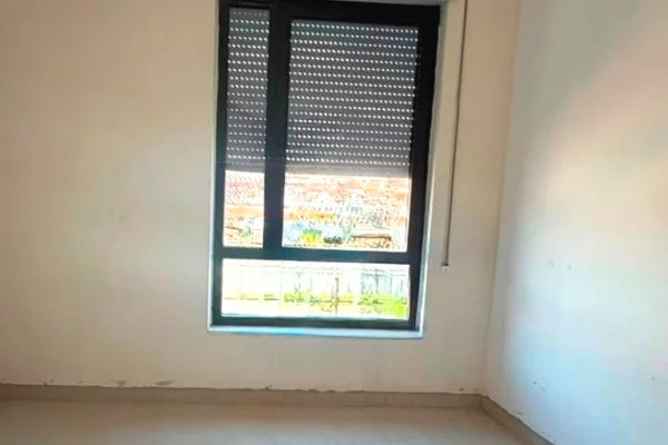 Shtepi ne shitje Apartament ne Tirane, 3+1, Mobilimi Bosh, pa mobiluar, Pagesa 229,700  Euro.