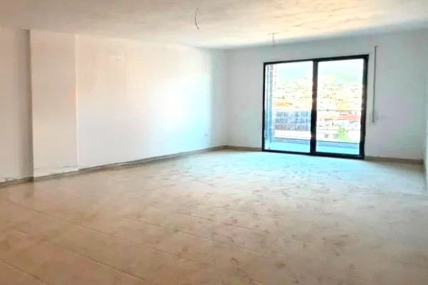 Shtepi ne shitje Apartament ne Tirane, 3+1, Mobilimi Bosh, pa mobiluar, Pagesa 229,700  Euro.