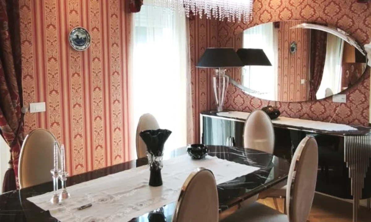 Shtepi me qera Apartament ne Tirane, 2+1, Mobilimi E mobiluar, Pagesa 1,800  Euro.