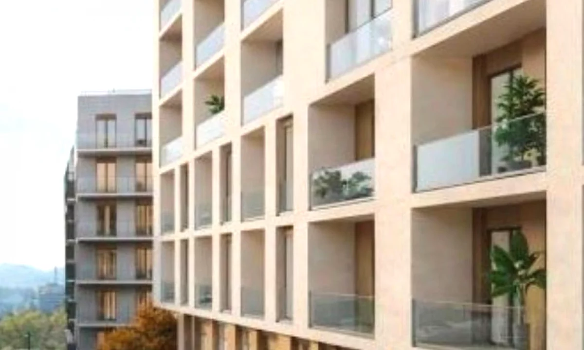 Shtepi ne shitje Apartament ne Tirane, 2+1, Mobilimi Bosh, pa mobiluar, Pagesa 78,400  Euro.