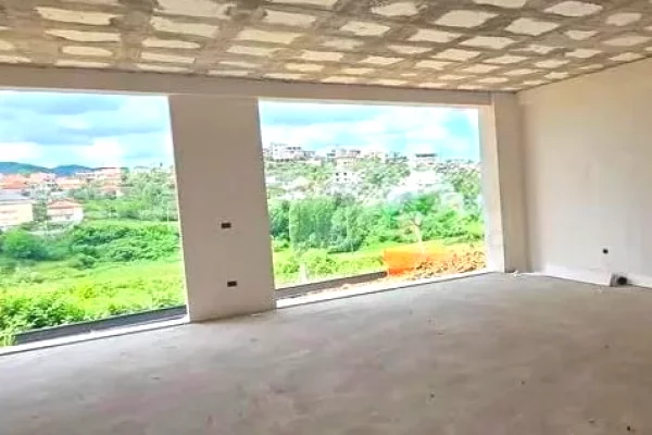 Shtepi ne shitje Vila Luksoze ne Tirane, 3+1, Mobilimi Bosh, pa mobiluar, Pagesa 100  Euro.