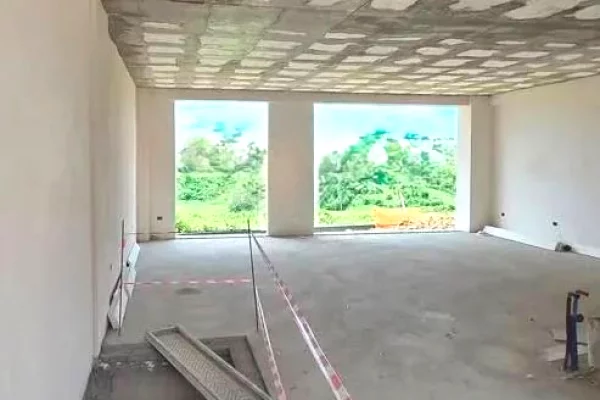 Shtepi ne shitje Vila Luksoze ne Tirane, 3+1, Mobilimi Bosh, pa mobiluar, Pagesa 100  Euro.
