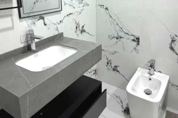 Shtepi ne shitje Apartament ne Tirane, 2+1, Mobilimi E mobiluar, Pagesa 305,000  Euro.
