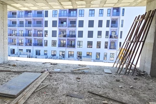 Shtepi ne shitje Apartament ne Durres, 2+1, Mobilimi Bosh, pa mobiluar, Pagesa 118,500  Euro.