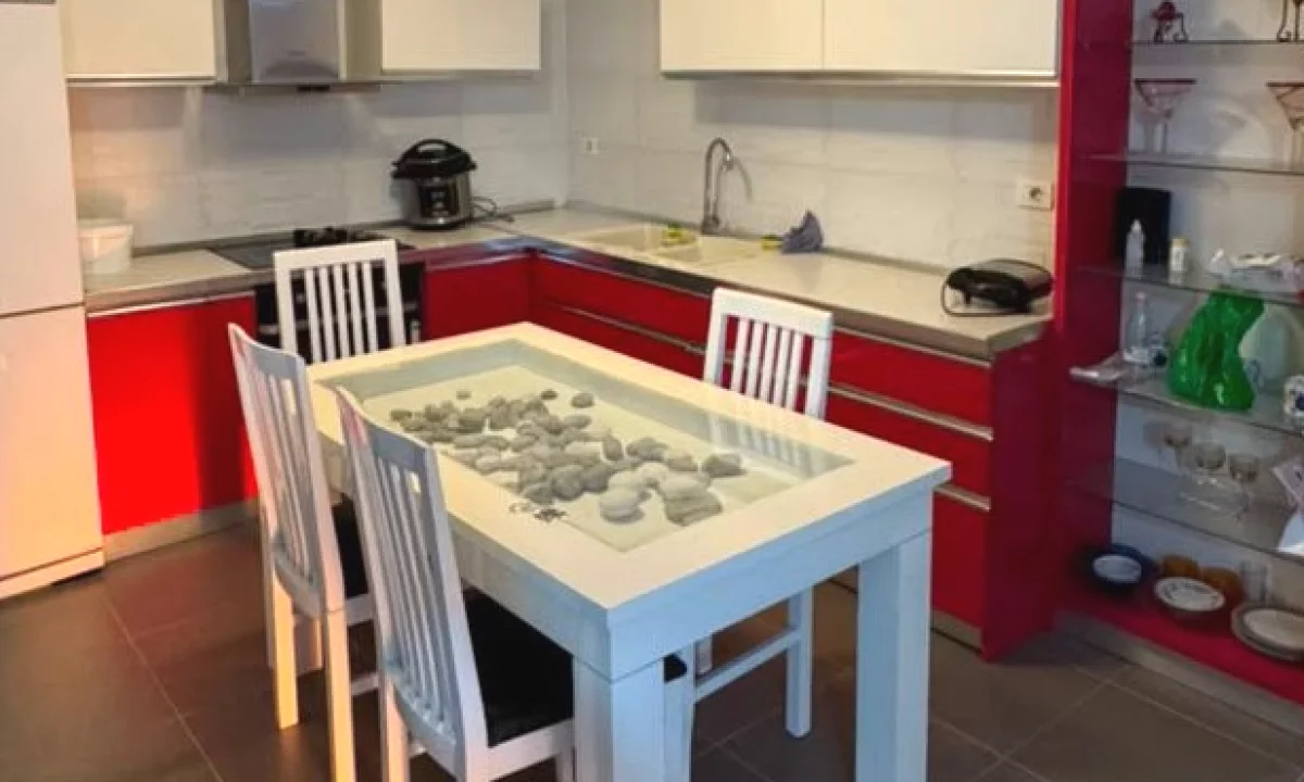 Shtepi me qera Apartament ne Tirane, 2+1, Mobilimi E mobiluar, Pagesa 65,000  Leke.