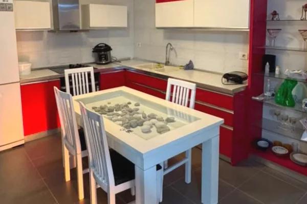 Shtepi me qera 2+1 ne Tirane - 65,000 Leke