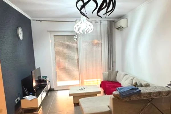 Shtepi me qera Apartament ne Tirane, 2+1, Mobilimi E mobiluar, Pagesa 65,000  Leke.