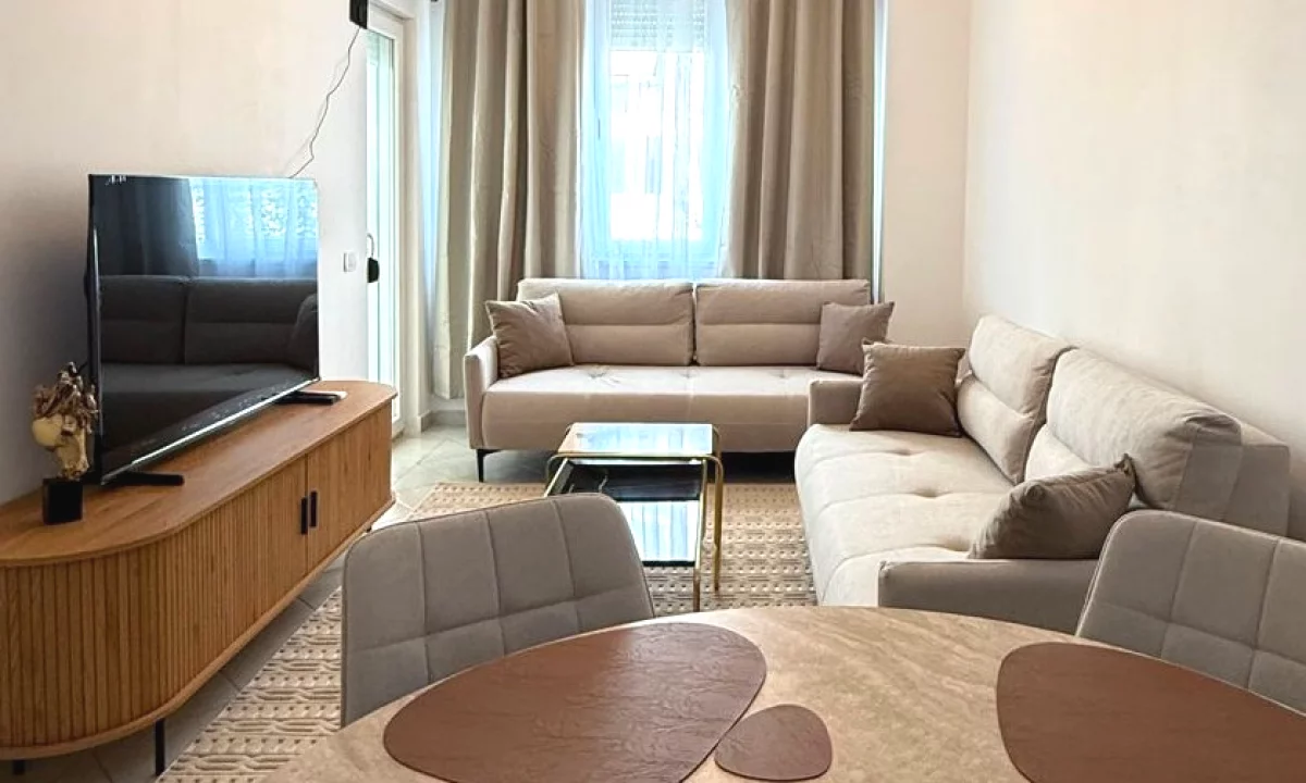 Shtepi me qera Apartament ne Tirane, 1+1, Mobilimi Pjeserisht e mobiluar, Pagesa 72,000  Leke.