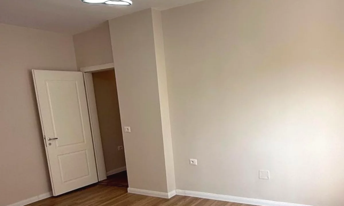 Casa in vendita Appartamento a Tirana, 1+1, Ambiente SemiArredato, Pagamento 13,000,000  Leke.