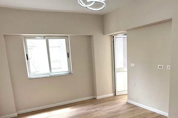 Casa in vendita Appartamento a Tirana, 1+1, Ambiente SemiArredato, Pagamento 13,000,000  Leke.
