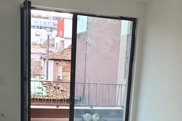 Shtepi ne shitje Apartament ne Tirane, 2+1, Mobilimi Pjeserisht e mobiluar, Pagesa 310,000  Euro.
