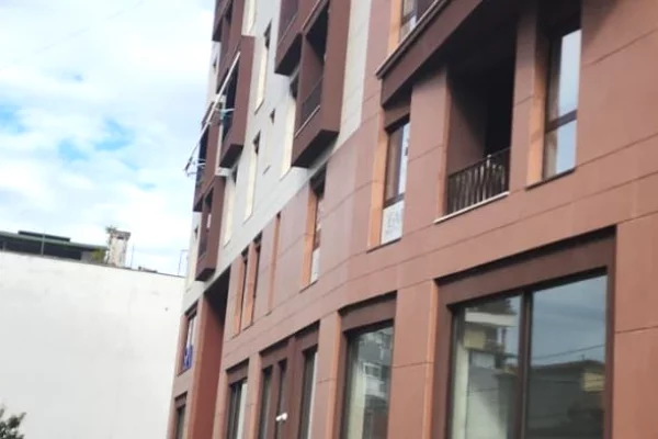 Shtepi ne shitje Apartament ne Tirane, 2+1, Mobilimi Pjeserisht e mobiluar, Pagesa 310,000  Euro.