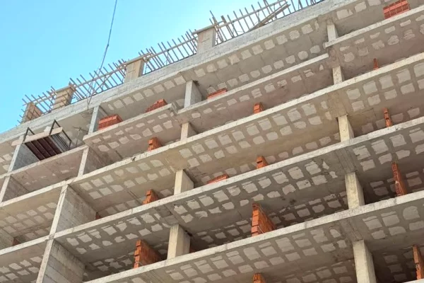 Shtepi ne shitje Apartament ne Tirane, 2+1, Mobilimi Bosh, pa mobiluar, Pagesa 138,100  Euro.
