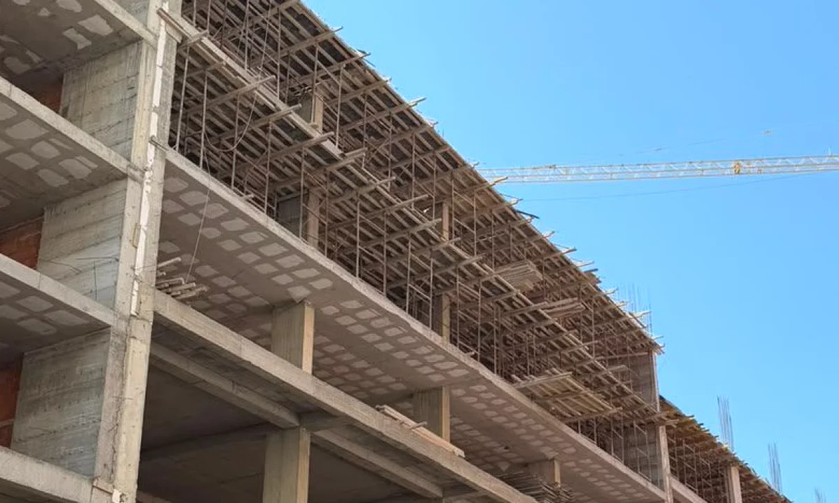 Shtepi ne shitje Apartament ne Tirane, 2+1, Mobilimi Bosh, pa mobiluar, Pagesa 138,100  Euro.