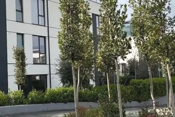 Shtepi ne shitje Apartament ne Tirane, 3+1, Mobilimi Bosh, pa mobiluar, Pagesa 562,000  Euro.