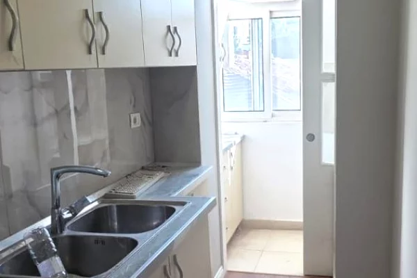 🏢 JEPET AMBIENT ZYRE ME QIRA – KOMUNA E PARISIT ✨