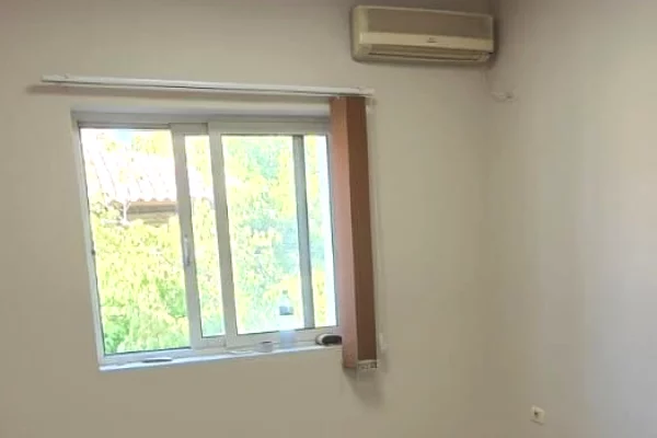 🏢 JEPET AMBIENT ZYRE ME QIRA – KOMUNA E PARISIT ✨