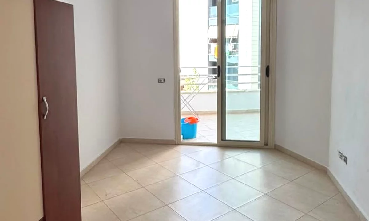 Shtepi me qera Apartament ne Tirane, 2+1, Mobilimi Bosh, pa mobiluar, Pagesa 40,000  Leke.