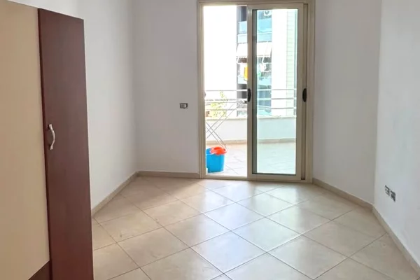 Shtepi me qera 2+1 ne Tirane - 40,000 Leke