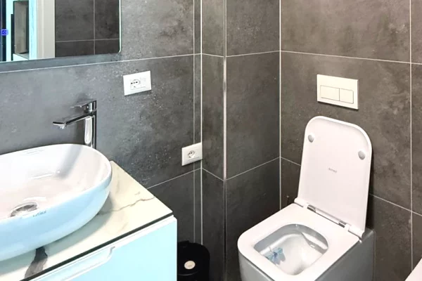 Shtepi me qera Apartament ne Tirane, 2+1, Mobilimi E mobiluar, Pagesa 1,200  Euro.