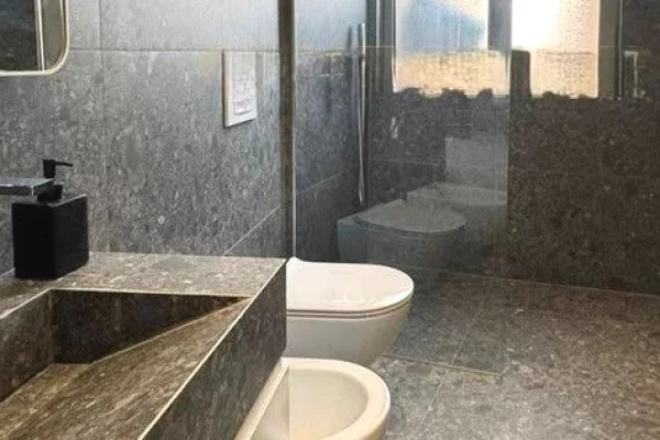 Shtepi me qera Apartament ne Tirane, 3+1, Mobilimi E mobiluar, Pagesa 1,800  Euro.