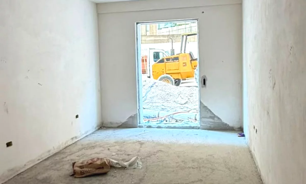 Shtepi ne shitje Apartament ne Tirane, 2+1, Mobilimi Bosh, pa mobiluar, Pagesa 137,500  Euro.