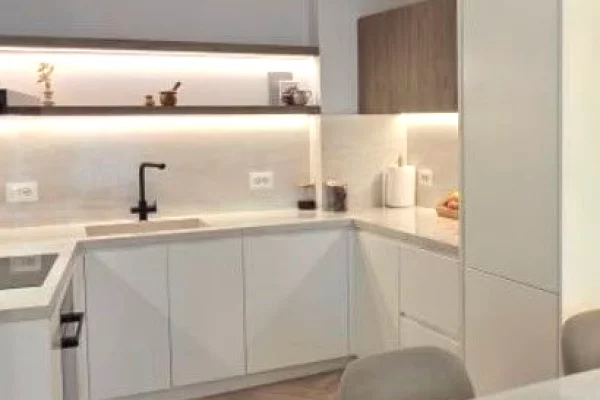 Shtepi ne shitje Apartament ne Tirane, 3+1, Mobilimi E mobiluar, Pagesa 650,000  Euro.