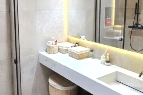 Shtepi ne shitje Apartament ne Tirane, 3+1, Mobilimi E mobiluar, Pagesa 650,000  Euro.