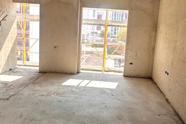 Shtepi ne shitje Apartament ne Tirane, 2+1, Mobilimi Bosh, pa mobiluar, Pagesa 142,500  Euro.