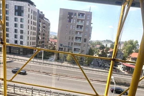 Shtepi ne shitje Apartament ne Tirane, 2+1, Mobilimi Bosh, pa mobiluar, Pagesa 142,500  Euro.
