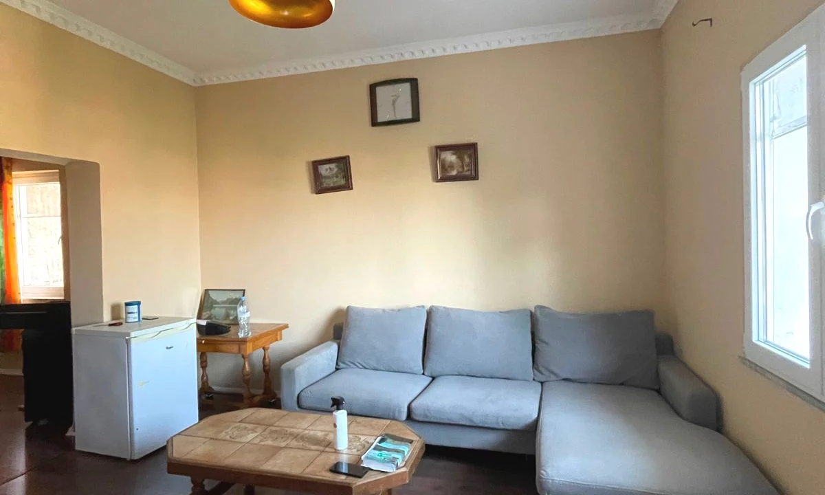 Shtepi me qera Apartament ne Tirane, 1+1, Mobilimi E mobiluar, Pagesa 30,000  Leke.