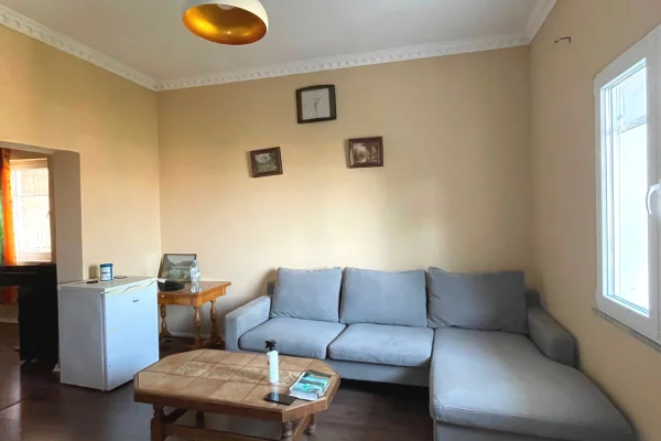 Shtepi me qera 1+1 ne Tirane - 30,000 Leke