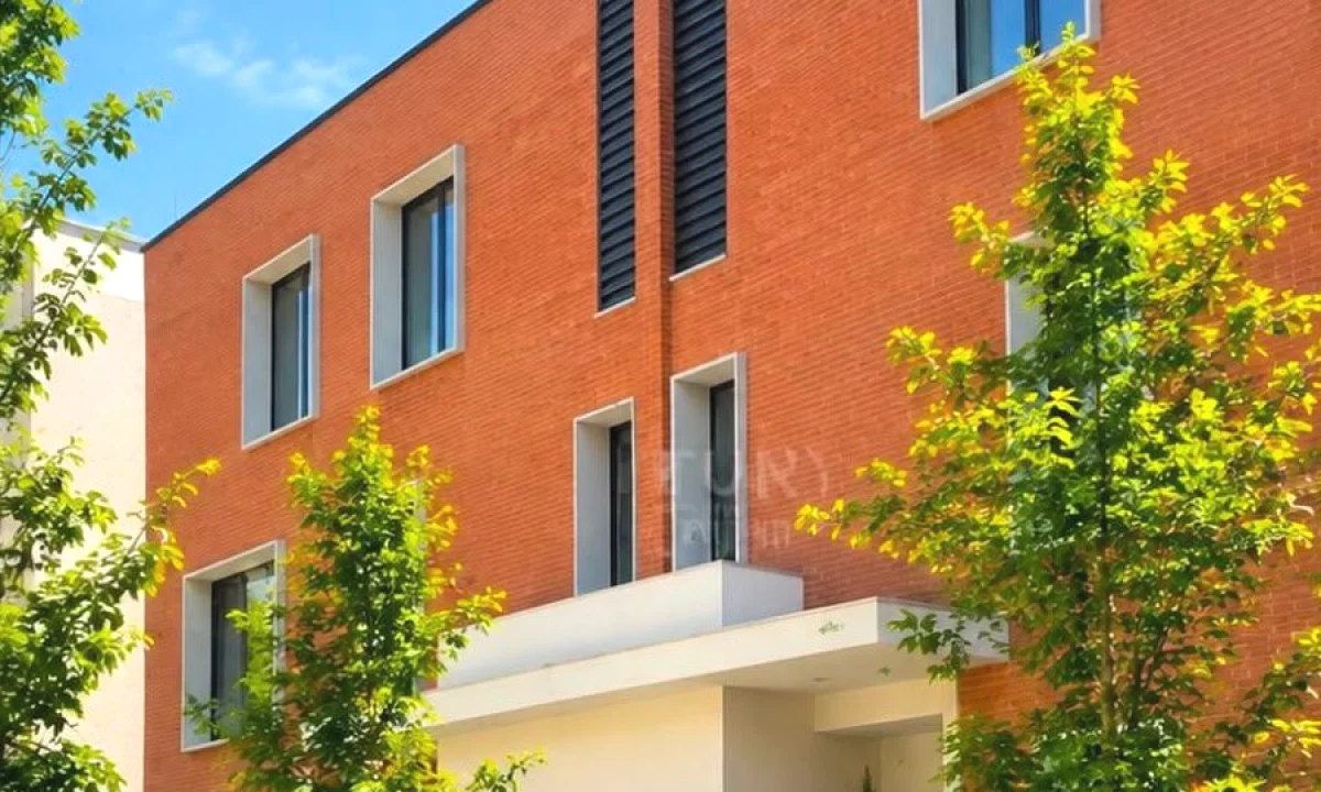 Shtepi ne shitje Duplex(shtepi me 2 kate) ne Tirane, 3+1, Mobilimi Bosh, pa mobiluar, Pagesa 500,000  Euro.
