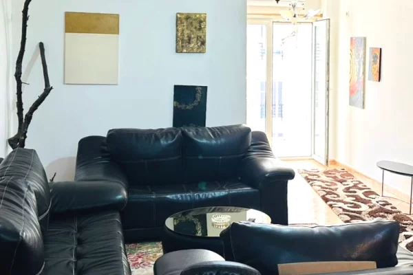 Shtepi me qera Apartament ne Tirane, 2+1, Mobilimi E mobiluar, Pagesa 75,000  Leke.