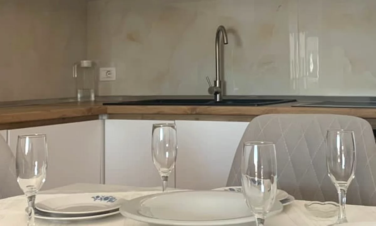 Shtepi me qera Apartament ne Tirane, 2+1, Mobilimi E mobiluar, Pagesa 65,000  Leke.