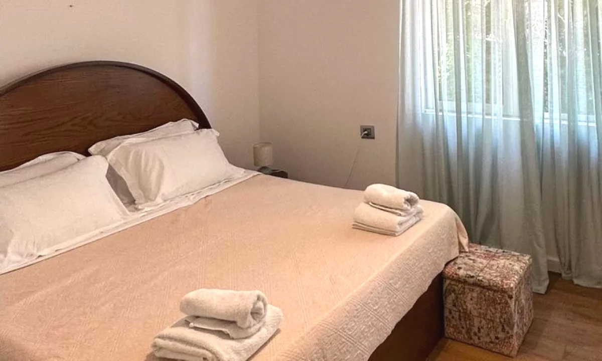 Shtepi me qera Apartament ne Tirane, 2+1, Mobilimi E mobiluar, Pagesa 900  Euro.