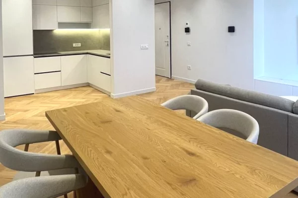 Shtepi me qera 2+1 ne Tirane - 1,650 Euro