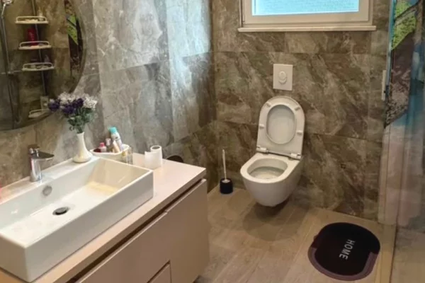 Shtepi ne shitje Apartament ne Durres, 2+1, Mobilimi E mobiluar, Pagesa 38,000,000  Leke.