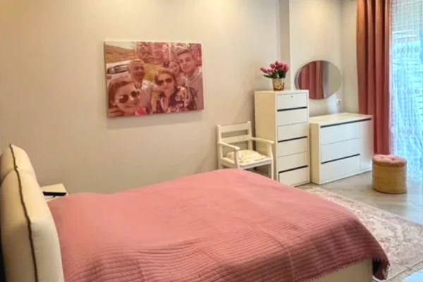 Shtepi ne shitje Apartament ne Durres, 2+1, Mobilimi E mobiluar, Pagesa 38,000,000  Leke.