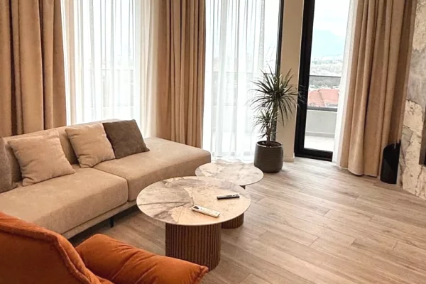 Shtepi ne shitje 7+1 ne Tirane - 100 Euro