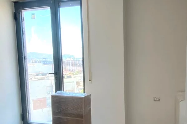 Shtepi ne shitje Apartament ne Tirane, 2+1, Mobilimi Pjeserisht e mobiluar, Pagesa 100  Euro.