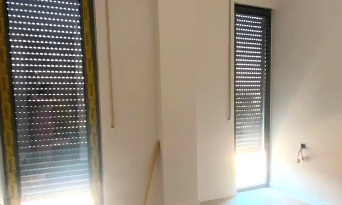 Shtepi ne shitje Apartament ne Tirane, 2+1, Mobilimi Pjeserisht e mobiluar, Pagesa 100  Euro.